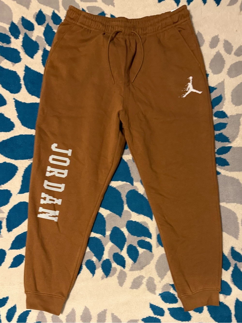 🆕 Jordan Essentials Holiday Fleece Cuffed Sweatpants Men’s Size Extra Large